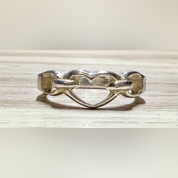 Designer Signed Sterling Silver Chained Horse Bit Heart Ring, Size 7, 3.4g - Picture 3 of 12